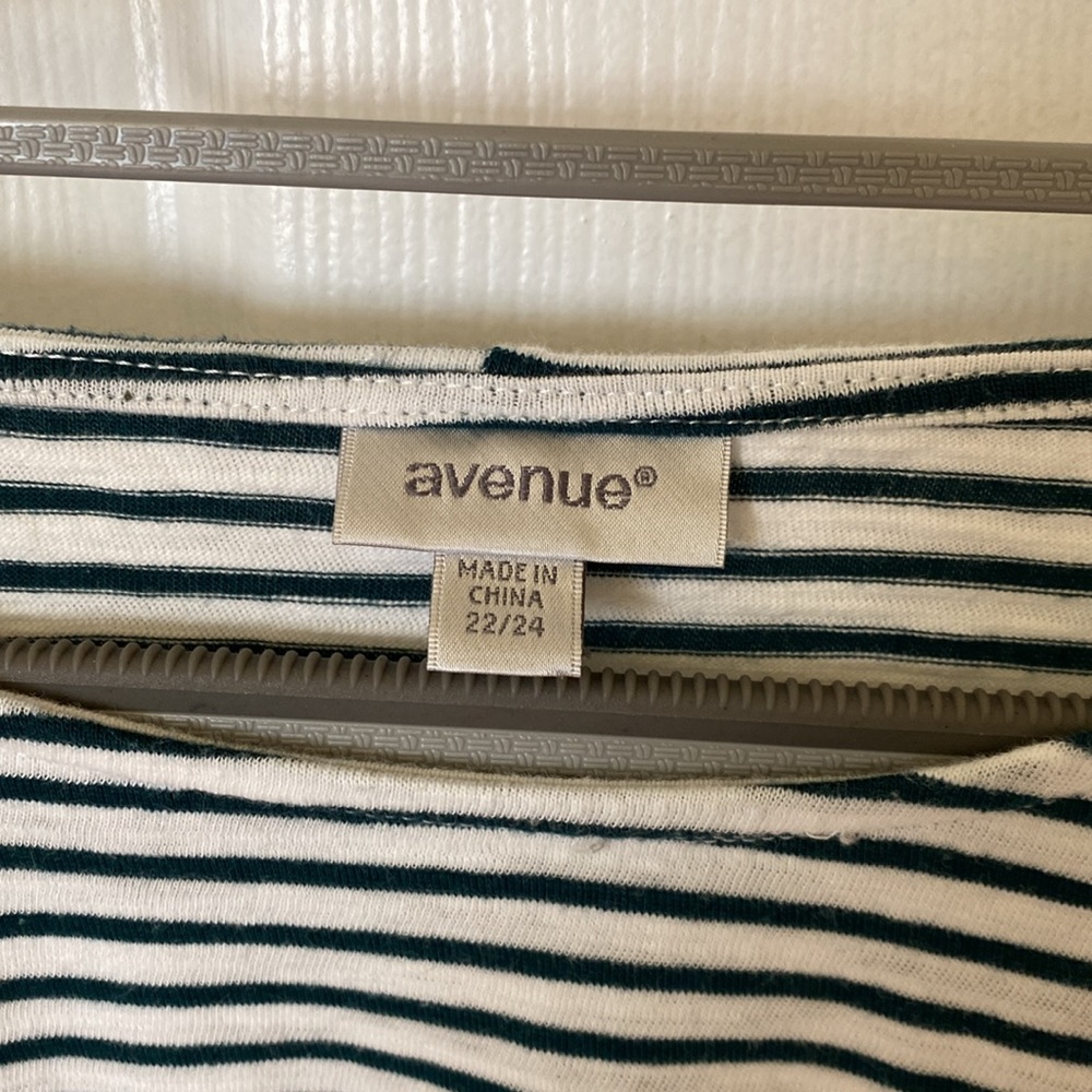 Long sleeve tee size 22 - Picture 3 of 4